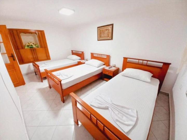 Sokolli Guest House จีโรคาสเตอร์ ภายนอก รูปภาพ