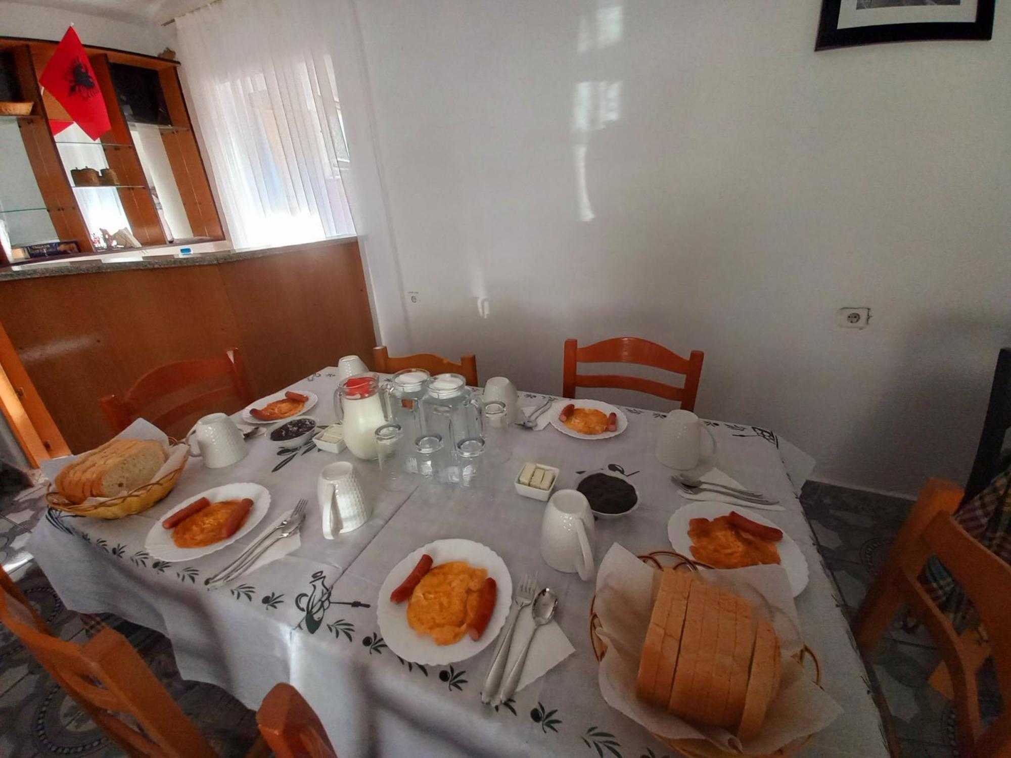 Sokolli Guest House จีโรคาสเตอร์ ภายนอก รูปภาพ